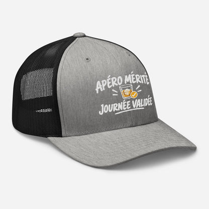 Casquette Trucker, brodée « Apéro mérité, journée validée », en Noir, vue de trois quarts, image 72