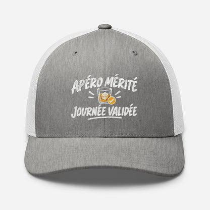 Casquette Trucker, brodée « Apéro mérité, journée validée », en Heather Grey/White, vue de face, image 73