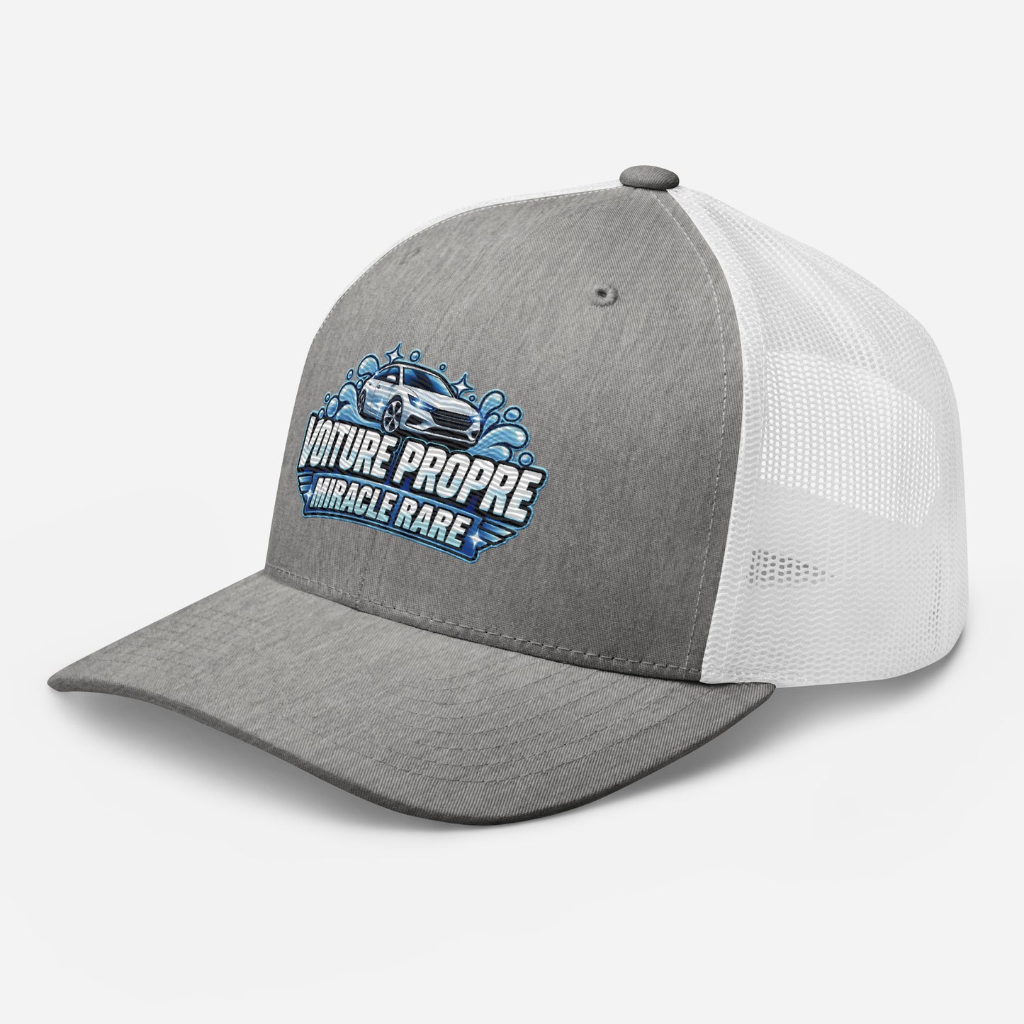 Casquette Trucker, brodée « Voiture propre, miracle rare », en Heather Grey/White, vue de trois quarts