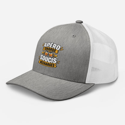 Casquette Trucker, brodée « Apéro chargé, soucis déchargés », en Heather Grey/White, vue de trois quarts, image 76