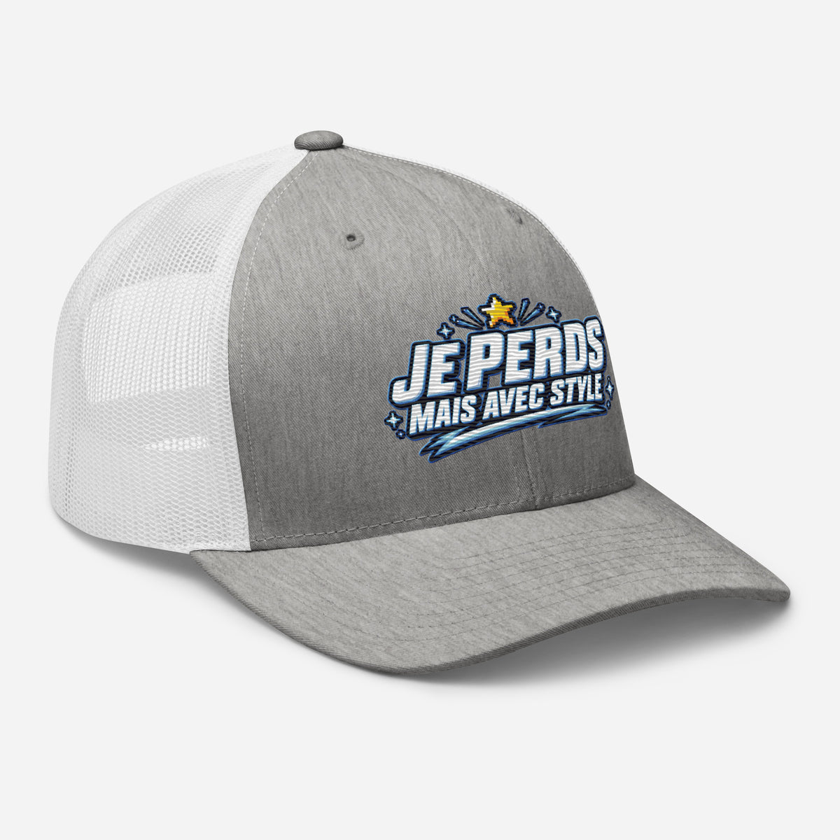 Casquette Trucker, brodée « Je perds mais avec style », en Heather Grey/White, vue de trois quarts, image 78