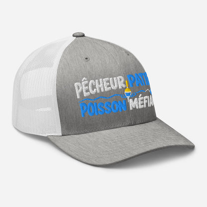 Casquette Trucker, brodée « Pêcheur patient, poisson méfiant », en Heather Grey/White, vue de trois quarts, image 78