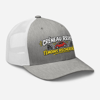 Casquette Trucker, brodée « Créneau réussi, Témoins recherchés », en Heather Grey/White, vue de trois quarts, image 79