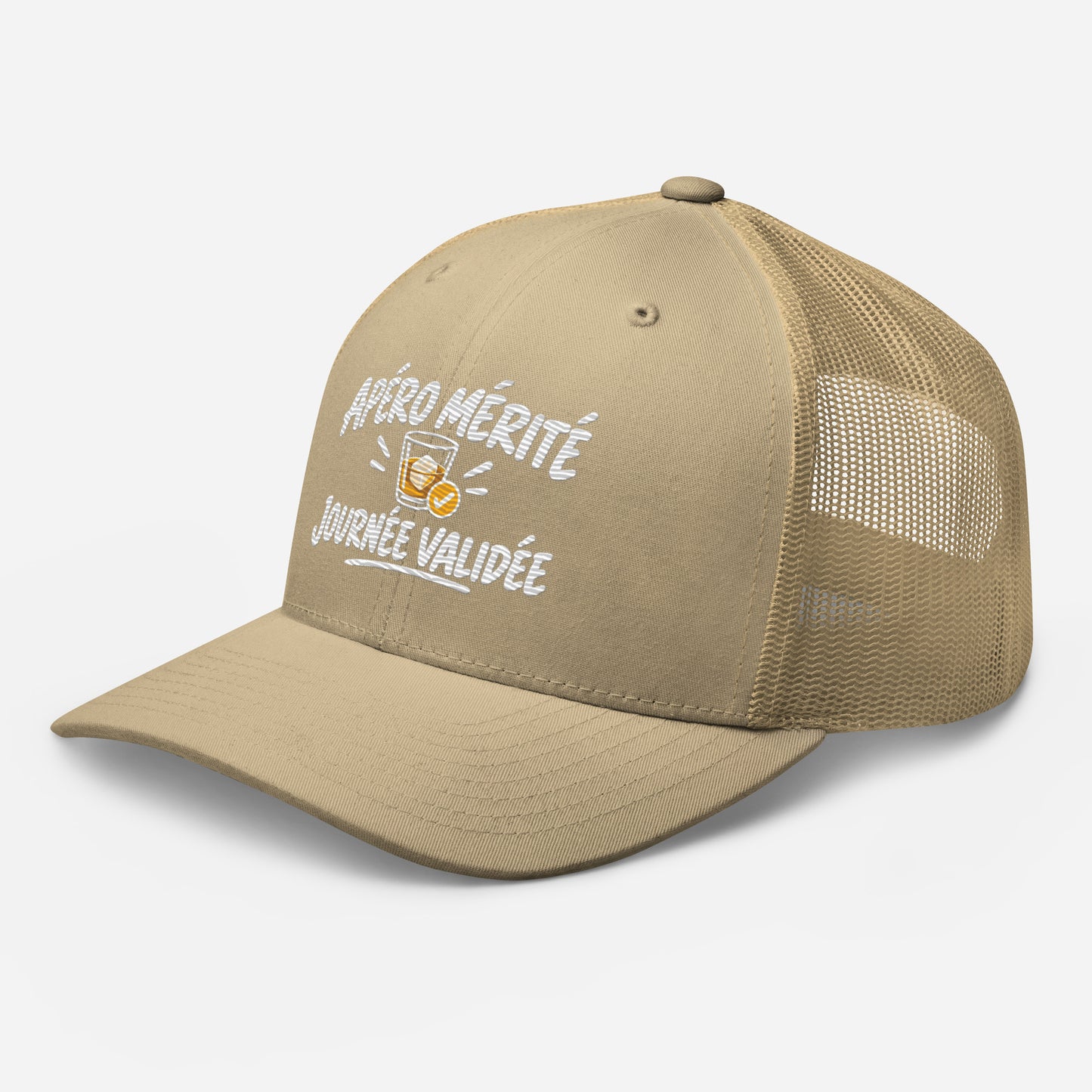 Casquette Trucker, brodée « Apéro mérité, journée validée », en Kaki, vue de trois quarts, image 88