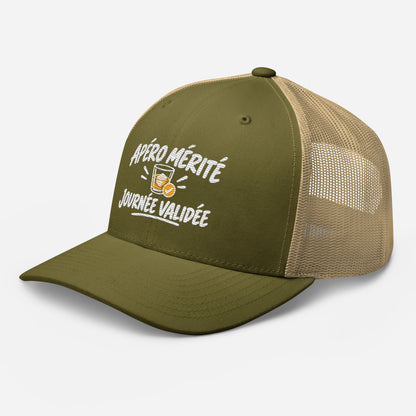 Casquette Trucker, brodée « Apéro mérité, journée validée », en Kaki, vue de trois quarts, image 94