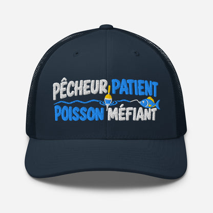 Casquette Trucker, brodée « Pêcheur patient, poisson méfiant », en Bleu Marine, vue de face, image 15