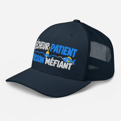 Casquette Trucker, brodée « Pêcheur patient, poisson méfiant », en Bleu Marine, vue de trois quarts, image 17