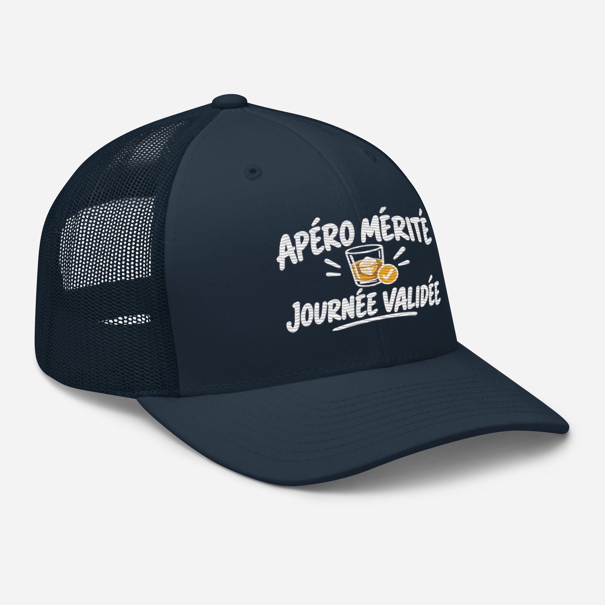 Casquette Trucker, brodée « Apéro mérité, journée validée », en Bleu Marine, vue de trois quarts, image 19