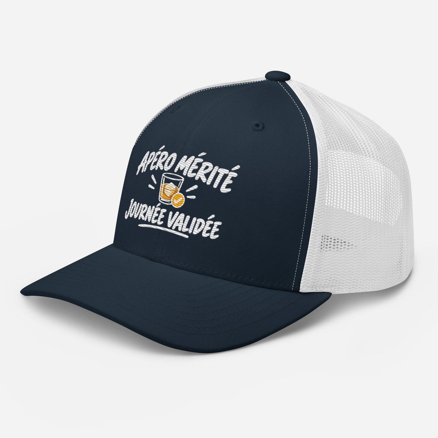 Casquette Trucker, brodée « Apéro mérité, journée validée », en Bleu Marine, vue de trois quarts, image 23