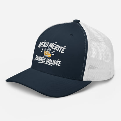 Casquette Trucker, brodée « Apéro mérité, journée validée », en Bleu Marine, vue de trois quarts, image 23