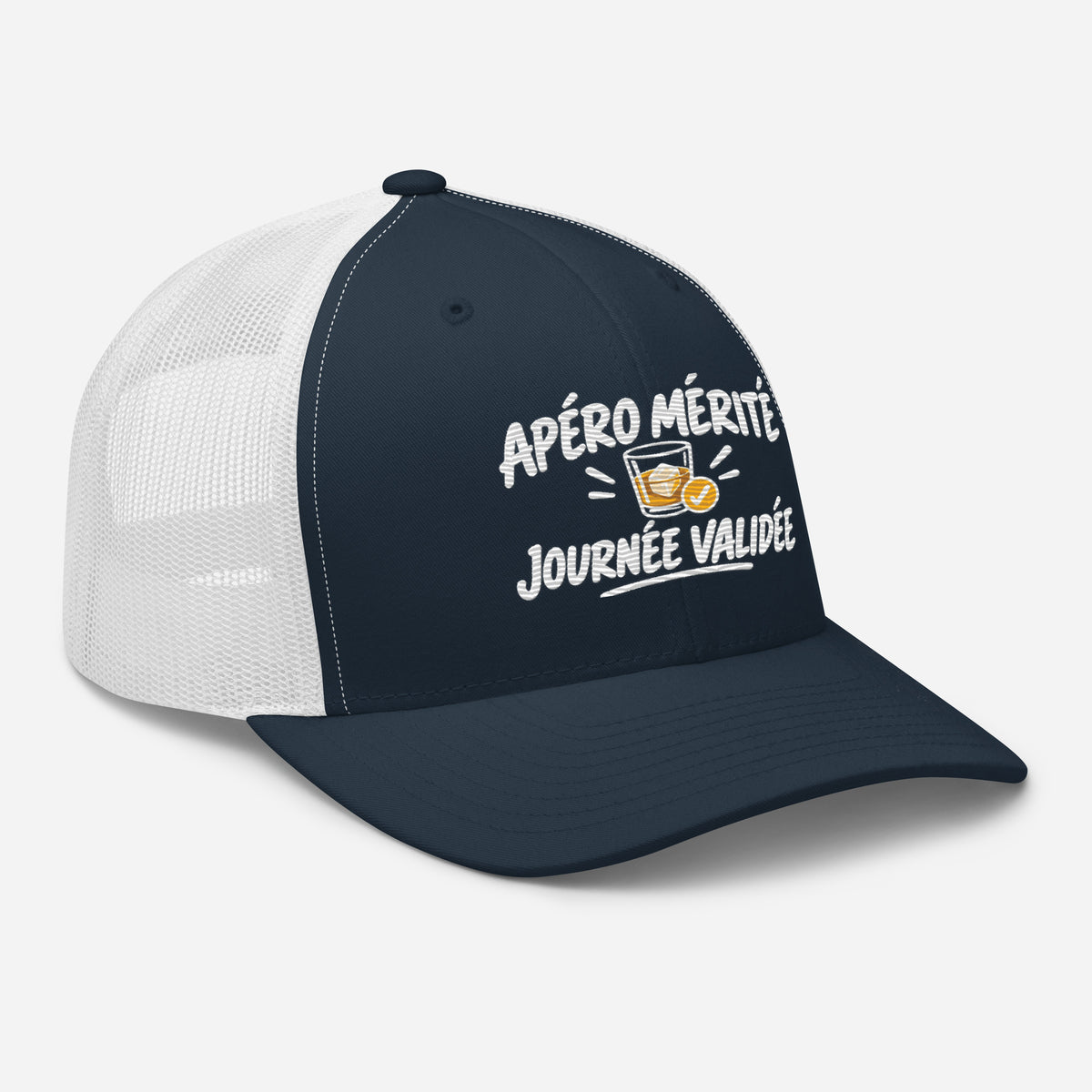 Casquette Trucker, brodée « Apéro mérité, journée validée », en Bleu Marine, vue de trois quarts, image 25