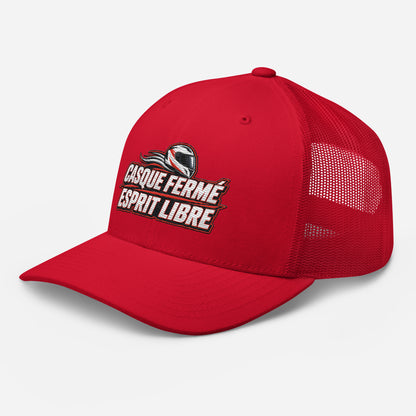 Casquette Trucker, brodée « Casque fermé, esprit libre », en Rouge, vue de trois quarts, image 40