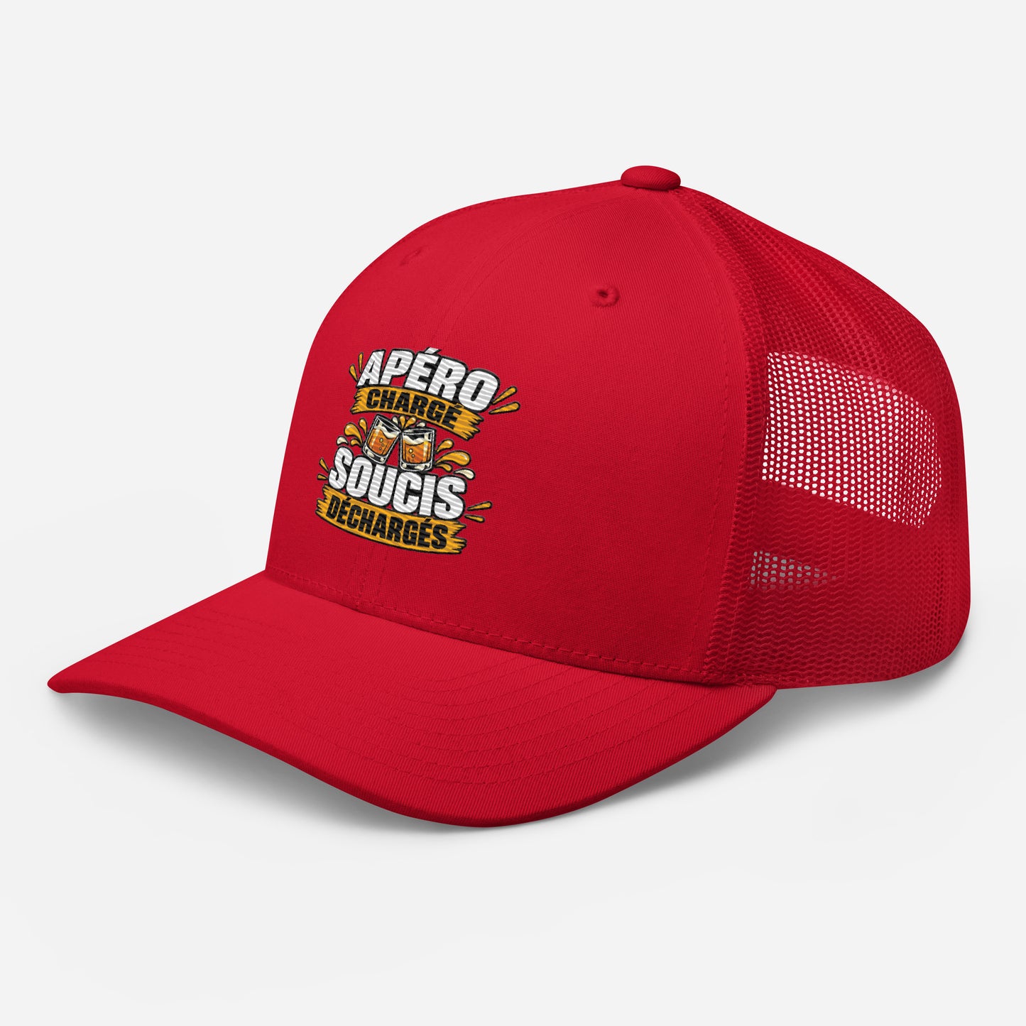 Casquette Trucker, brodée « Apéro chargé, soucis déchargés », en Rouge, vue de trois quarts, image 41