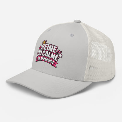 Casquette Trucker, brodée « Reine du calme, en apparence », vue de trois quarts, image 83