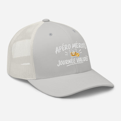 Casquette Trucker, brodée « Apéro mérité, journée validée », vue de trois quarts, image 84