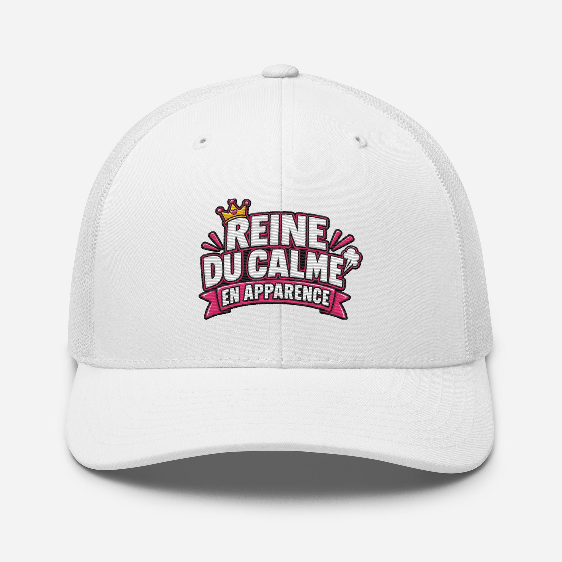 Casquette Trucker, brodée « Reine du calme, en apparence », vue de face, image 99