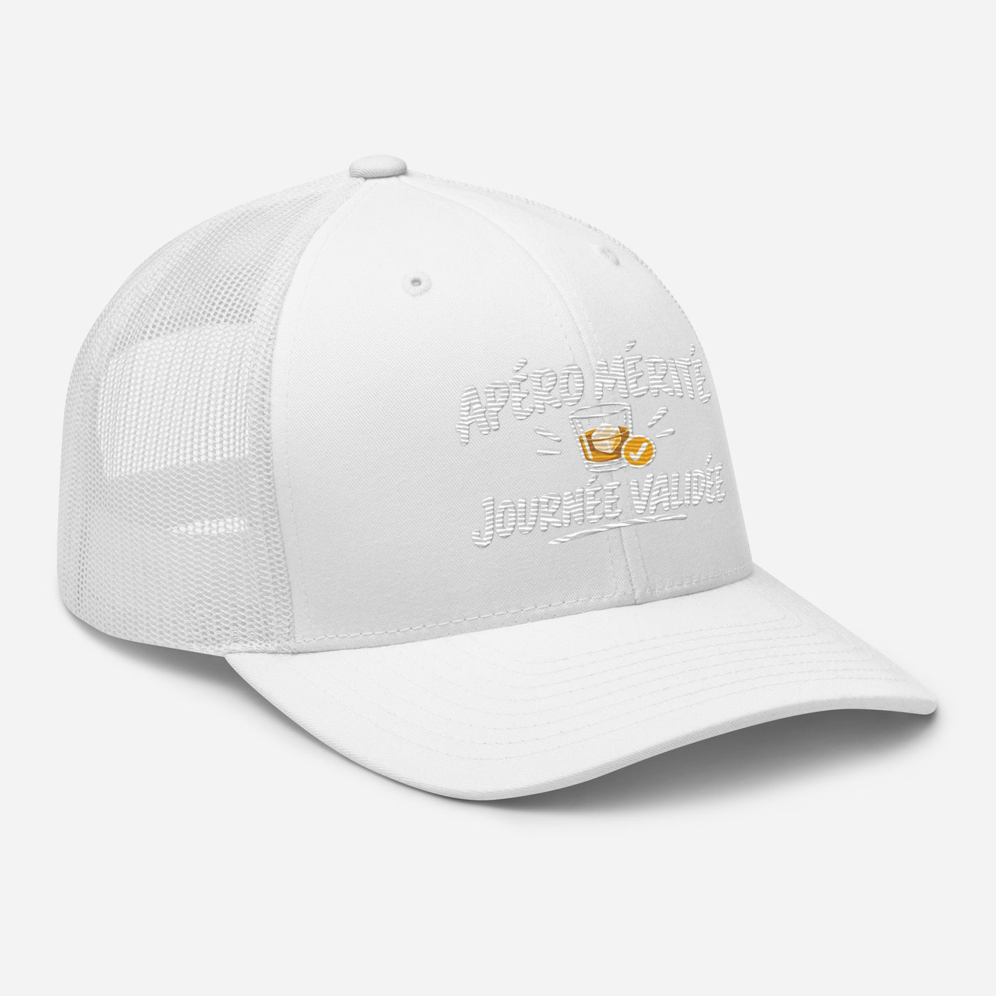 Casquette Trucker, brodée « Apéro mérité, journée validée », vue de trois quarts, image 102