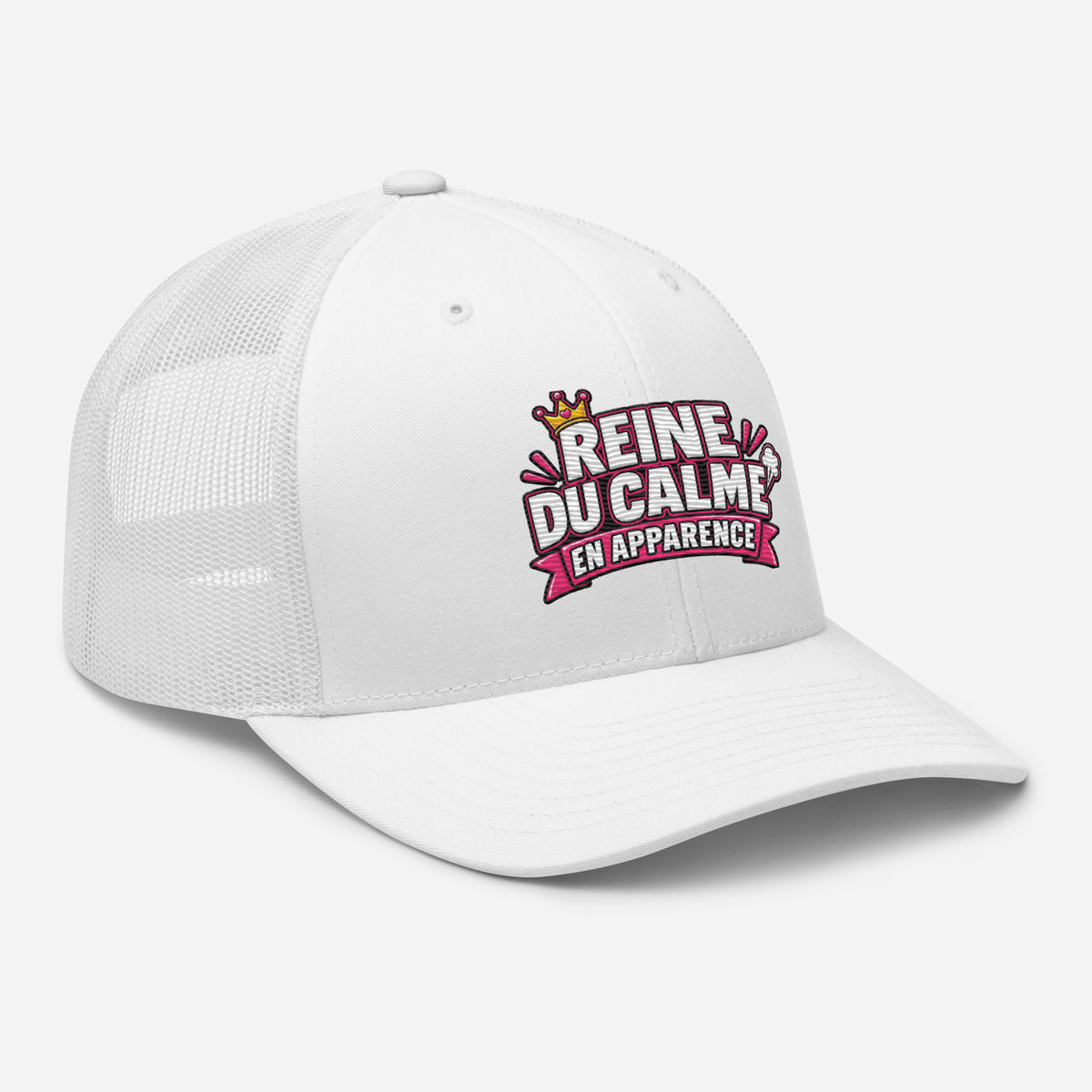 Casquette Trucker, brodée « Reine du calme, en apparence », vue de trois quarts, image 102