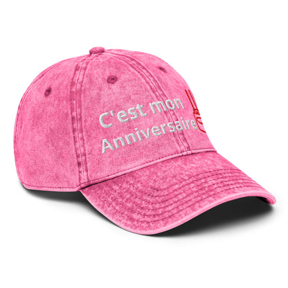 Casquette Baseball, brodée « C'est mon anniversaire », en Rose, vue de trois quarts, image 30